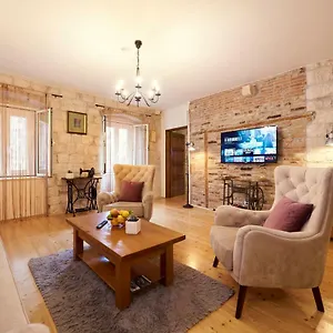 Capo - Old Town - Parking Apartment
